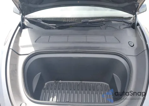 2023 Tesla Model Y Awd/Long Range Dual Motor All-Wheel Drive z USA, uszkodzony, nr VIN 7SAYGDEE8PF786011